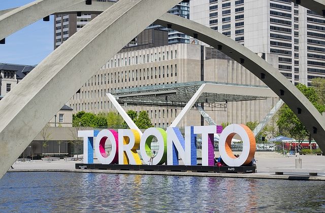 Find the Cheapest Flights to Toronto – Save on Your Next Trip