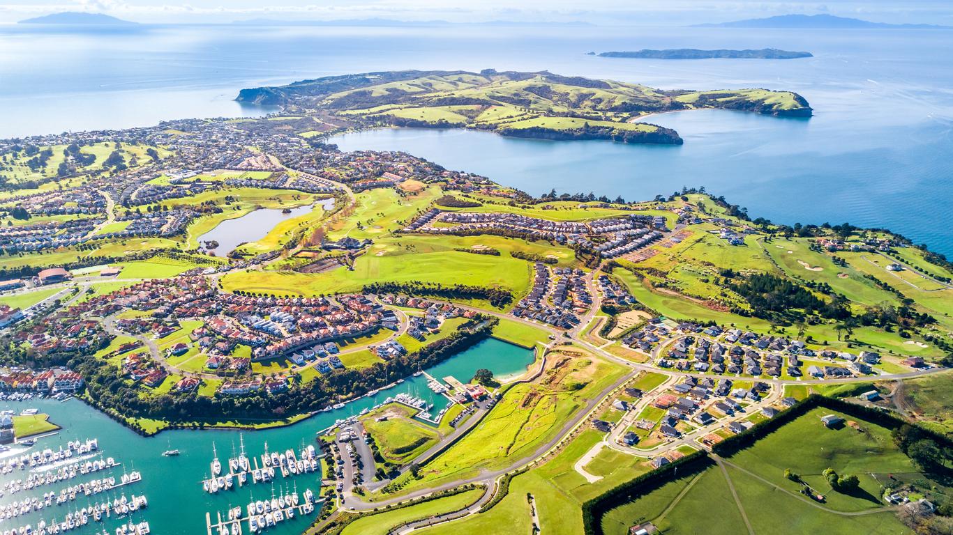 Cheap Flights UK to Auckland: Best Times to Book & Save
