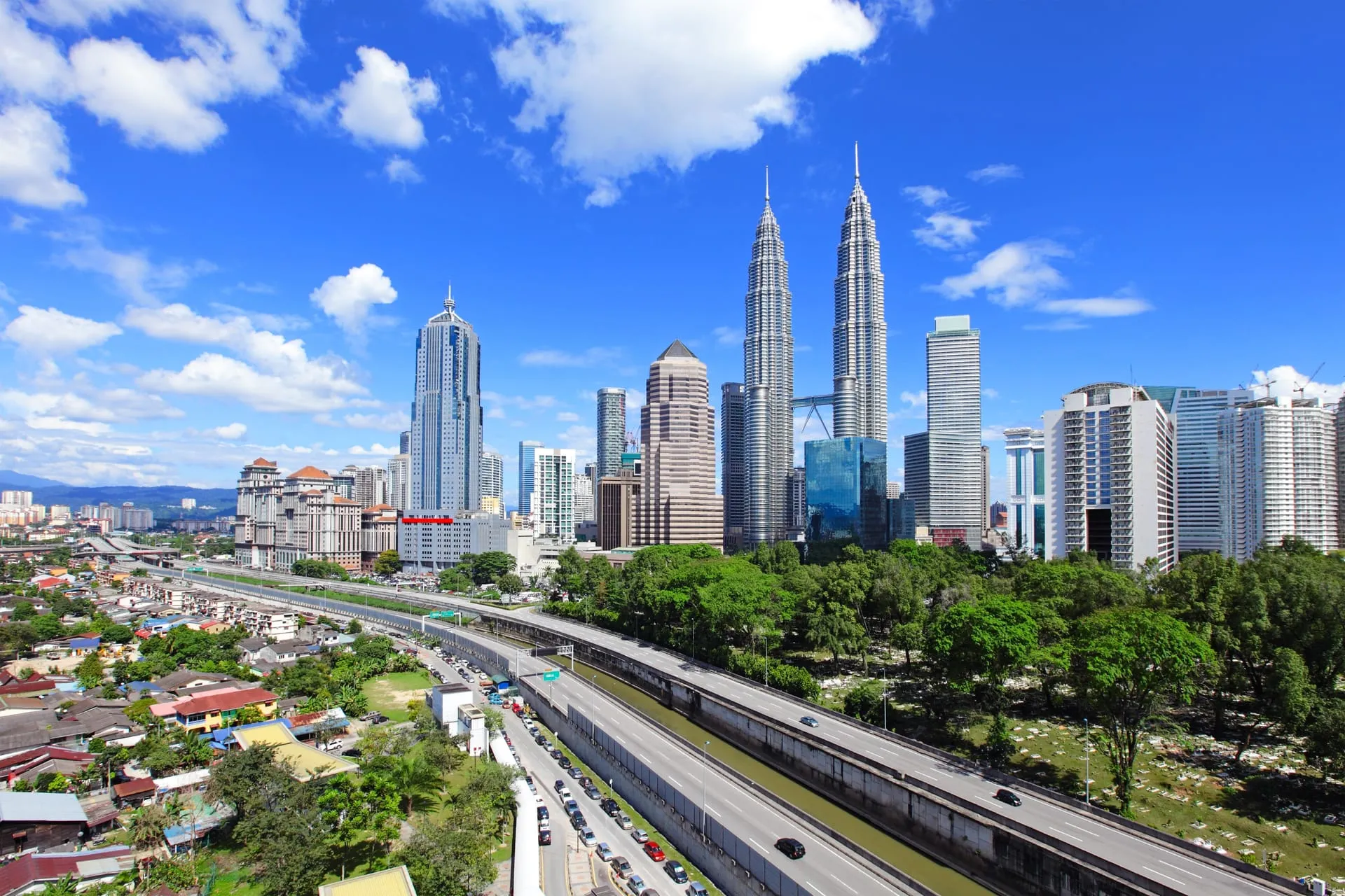 Flights from the UK to Kuala Lumpur – Airlines, Costs & Travel Tips