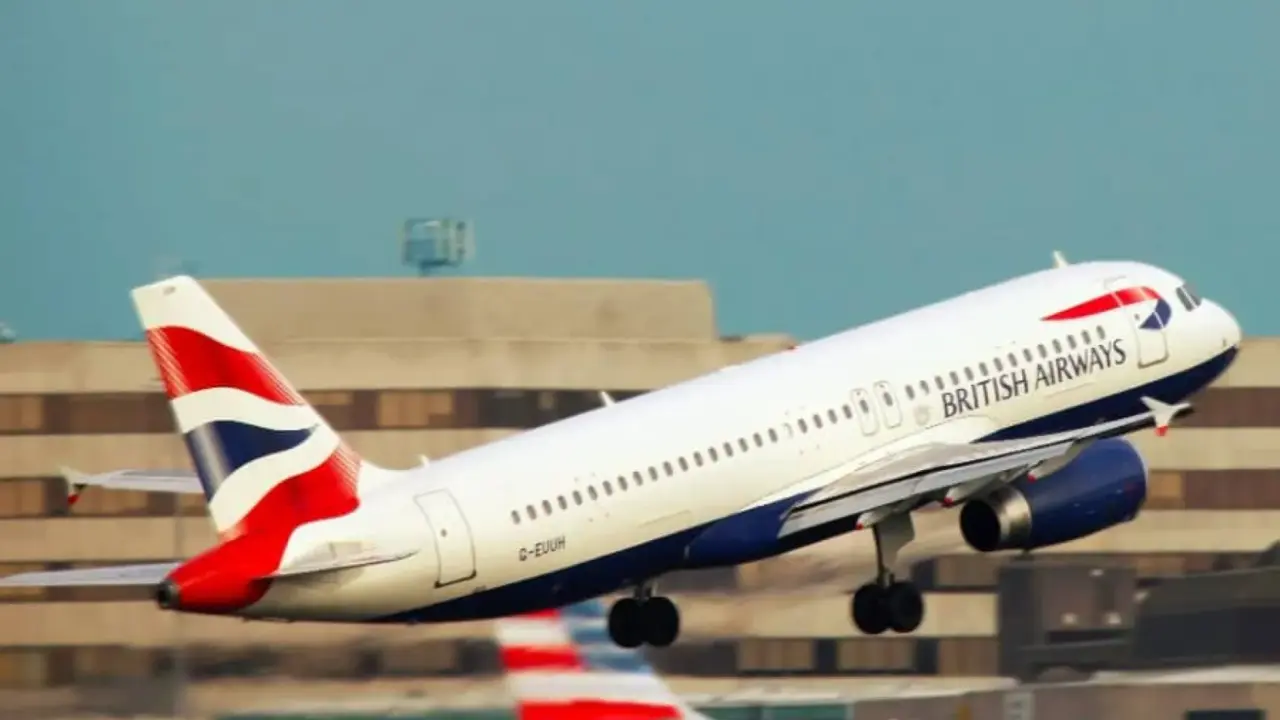 Hong Kong Flight Deals from UK: Best Months to Book