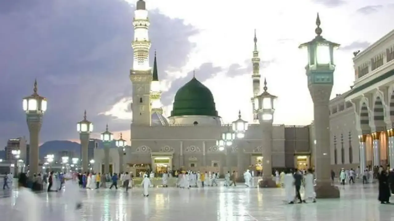 Saving on Umrah Flight Bookings