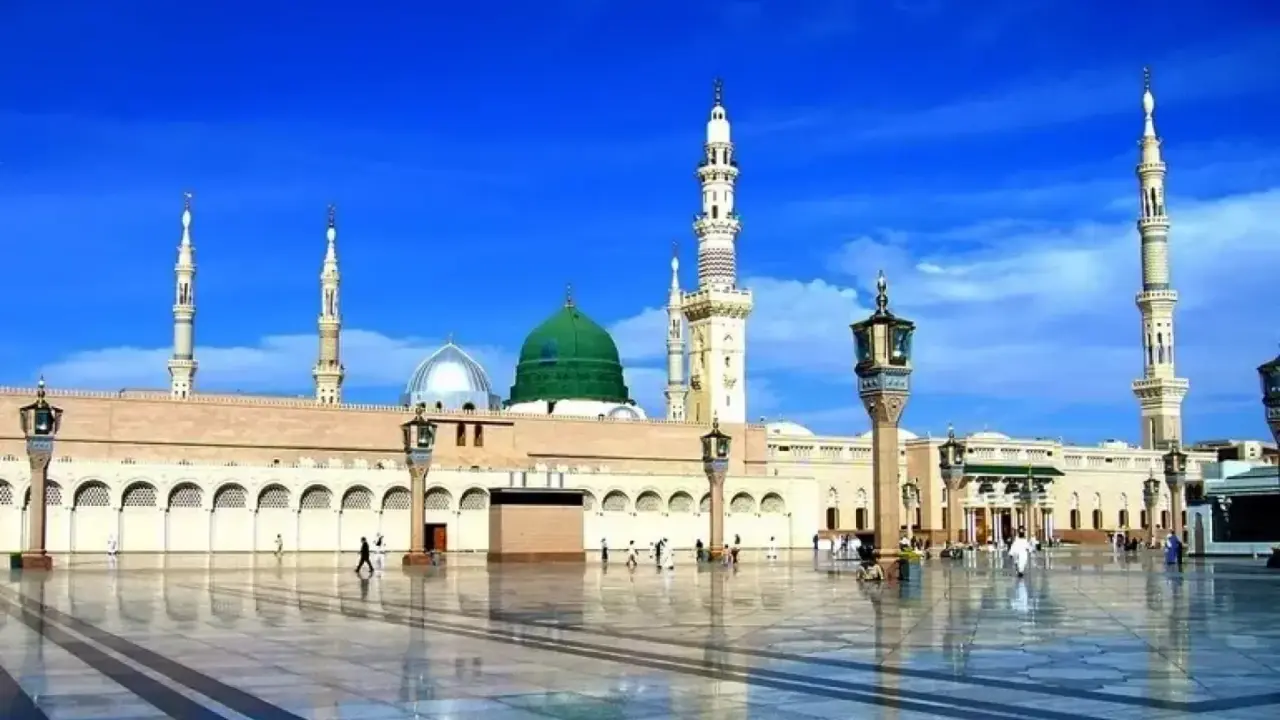 The Best Time to Book Umrah Flights for Affordable Deals