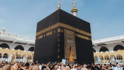 Economy vs. Luxury Umrah Packages
