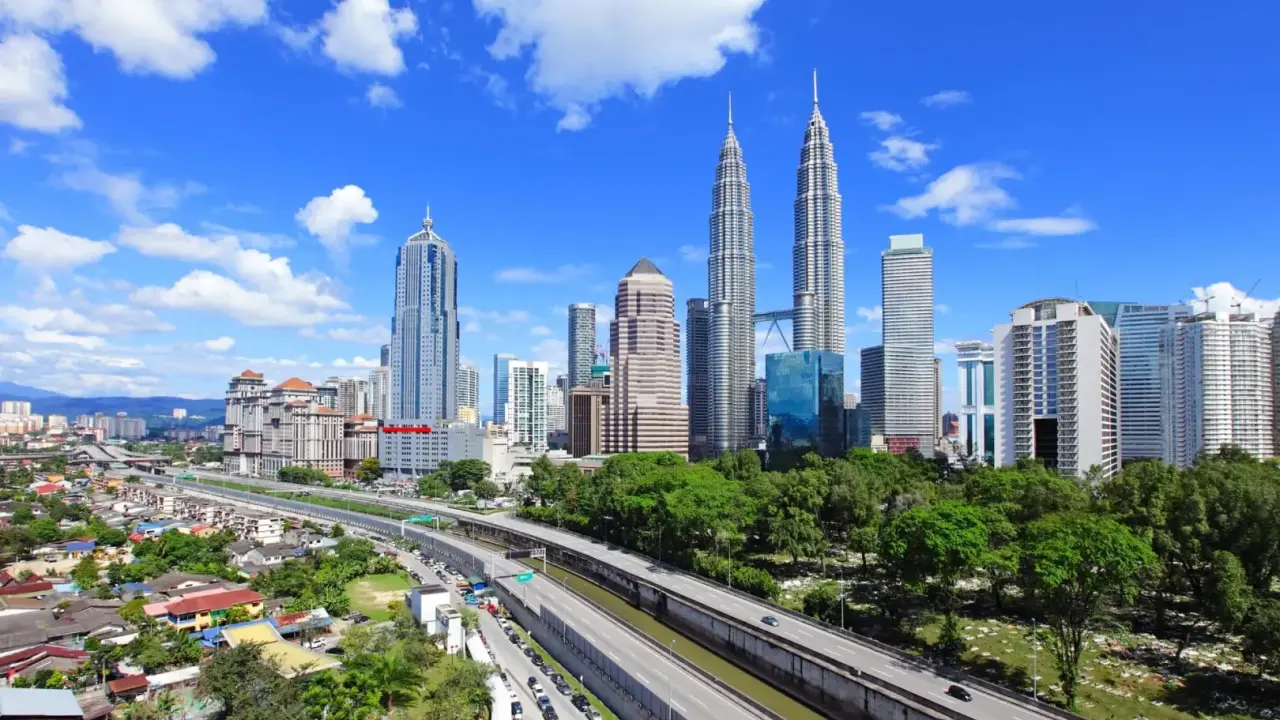 Flights from the UK to Kuala Lumpur – Airlines, Costs & Travel Tips