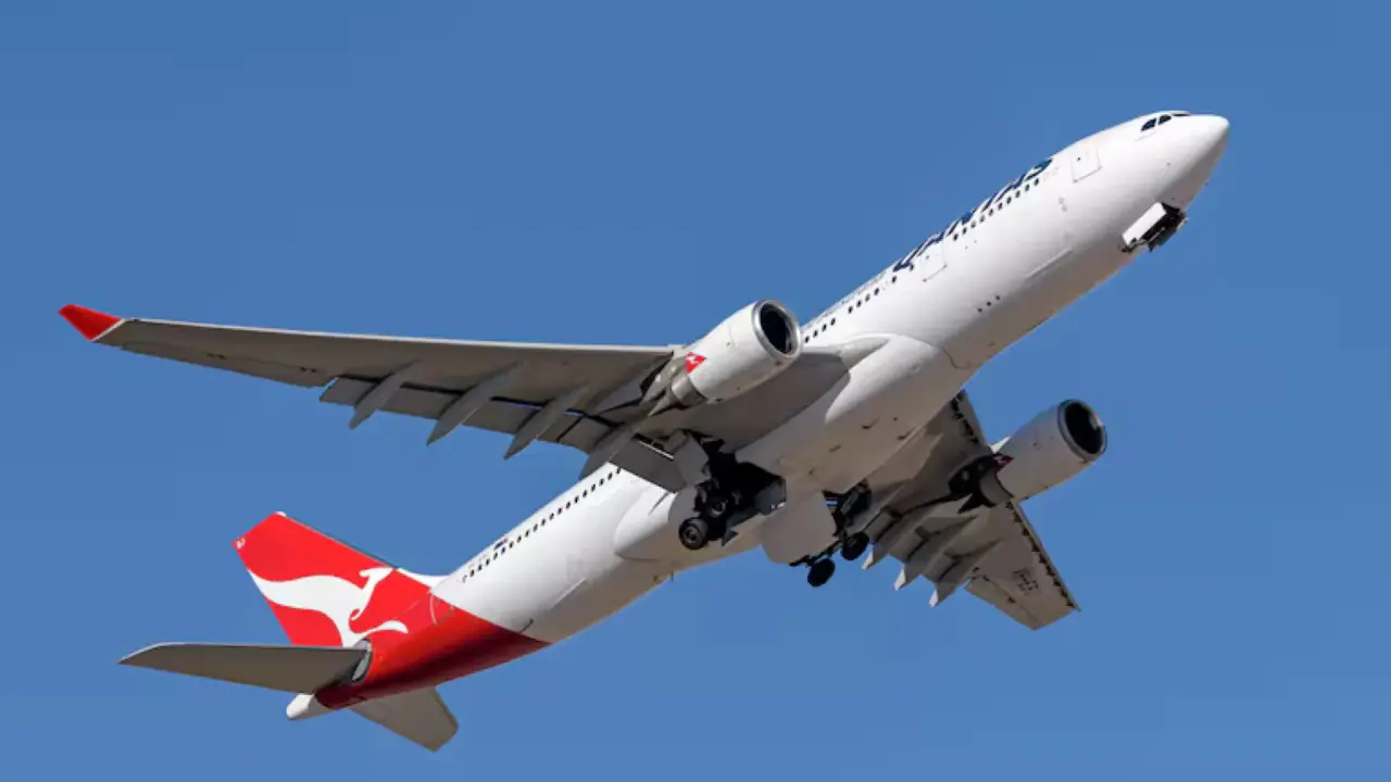 When and Where to Find Cheap Flights from UK to Auckland